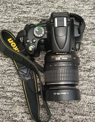 Nikon D5000 + 18-55 VR, Lowepro brašňa, krabica