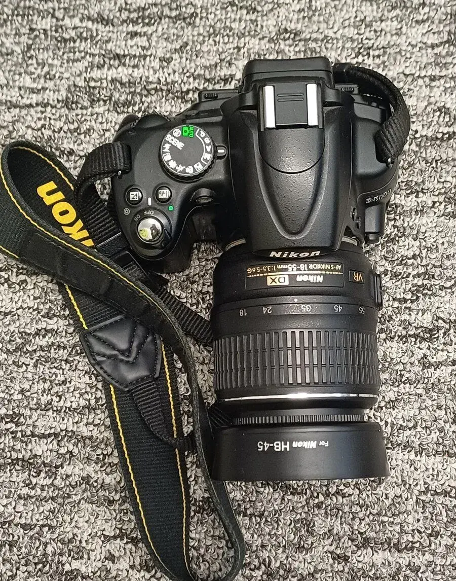 Nikon D5000 + 18-55 VR, Lowepro brašňa, krabica