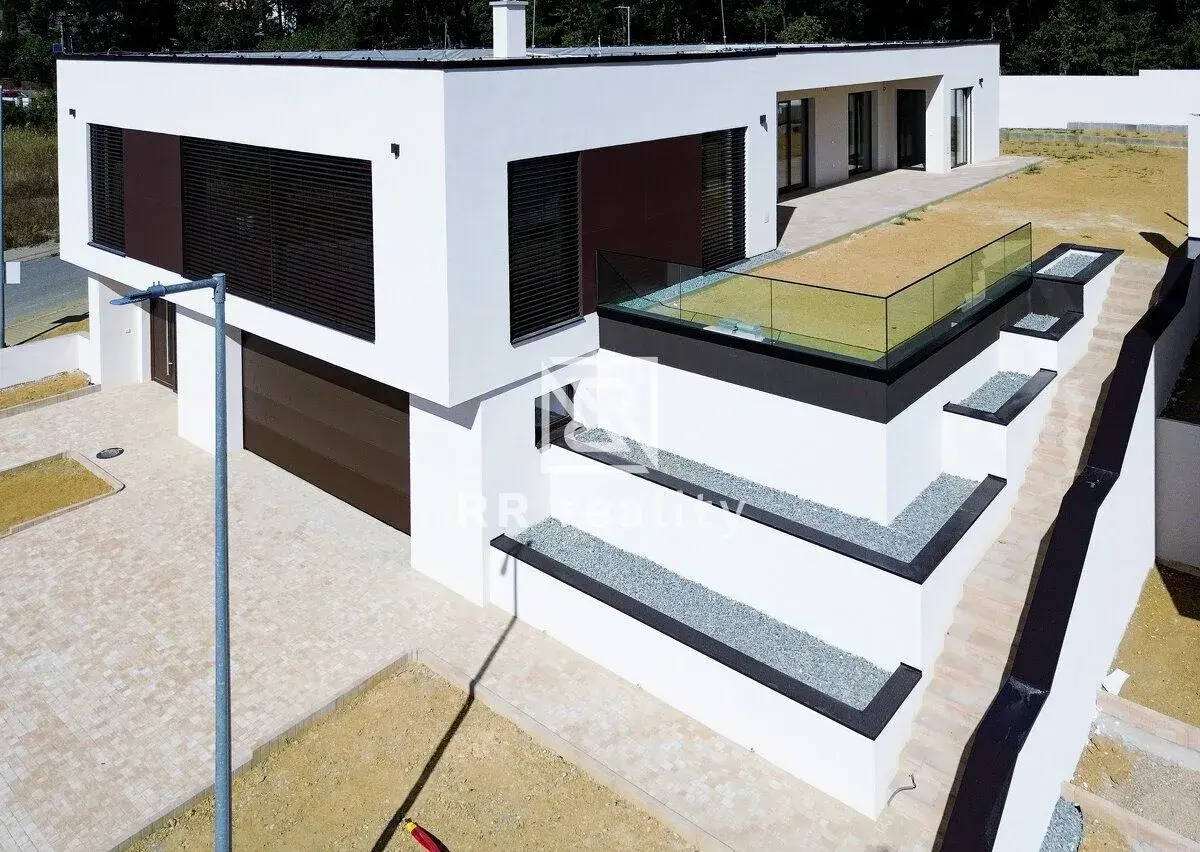 MALÁ IDA - pri golfe - 5 izbová Vila o výmere 295 m2