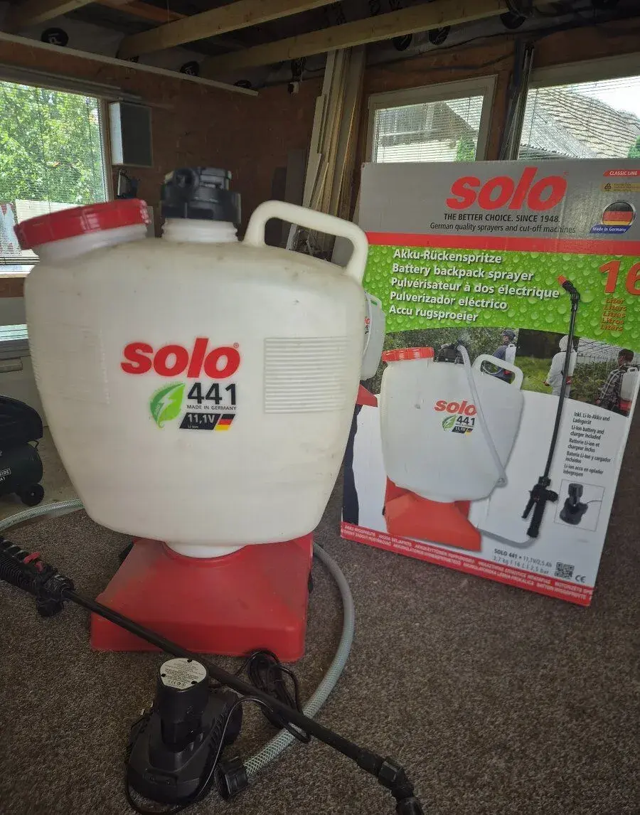 SOLO 441 - 16 litr. AKU postrekovač