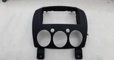 2din rámik stredového panela - MAZDA 2