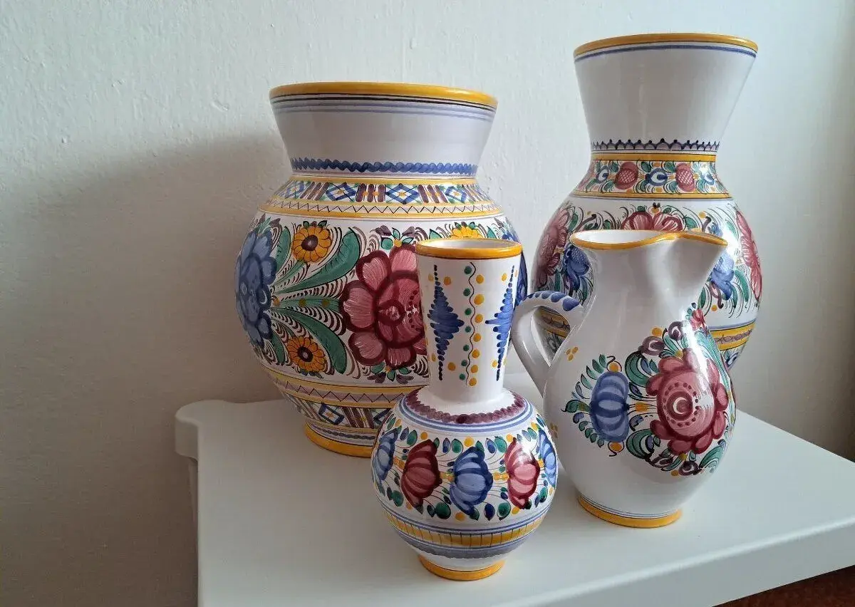 Vázy modranská majolika