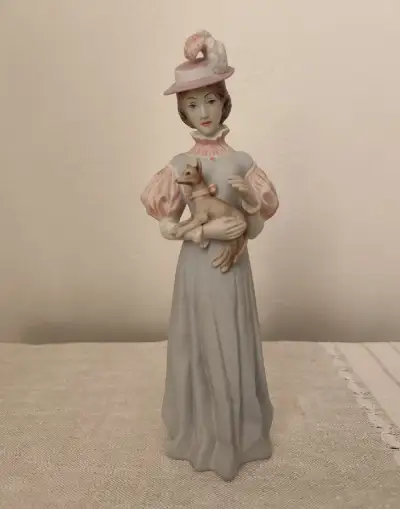 Royal dux žena so psíkom porcelánová soška