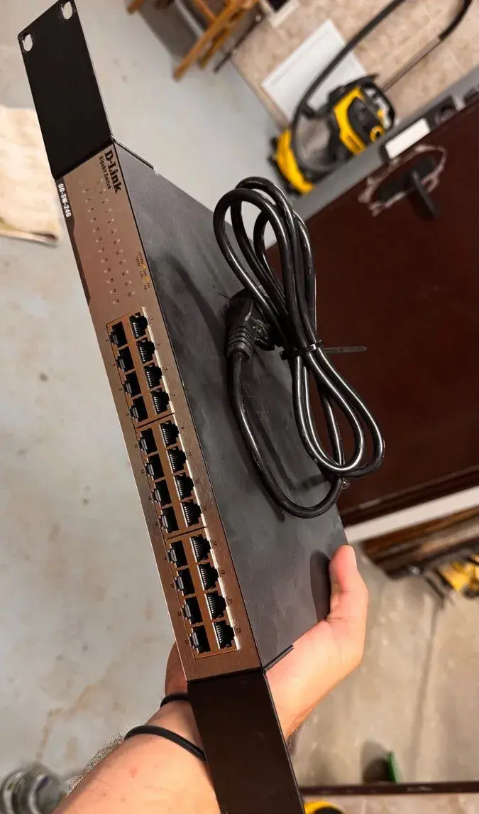 D-Link GO-SW-24G + D-Link DGS-105