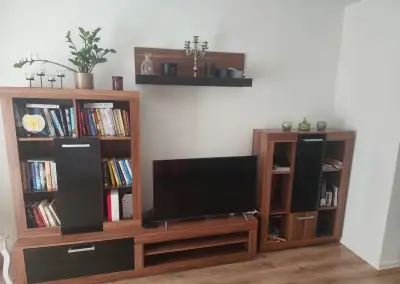 Obývačkovú stenu a konferenčný stolík