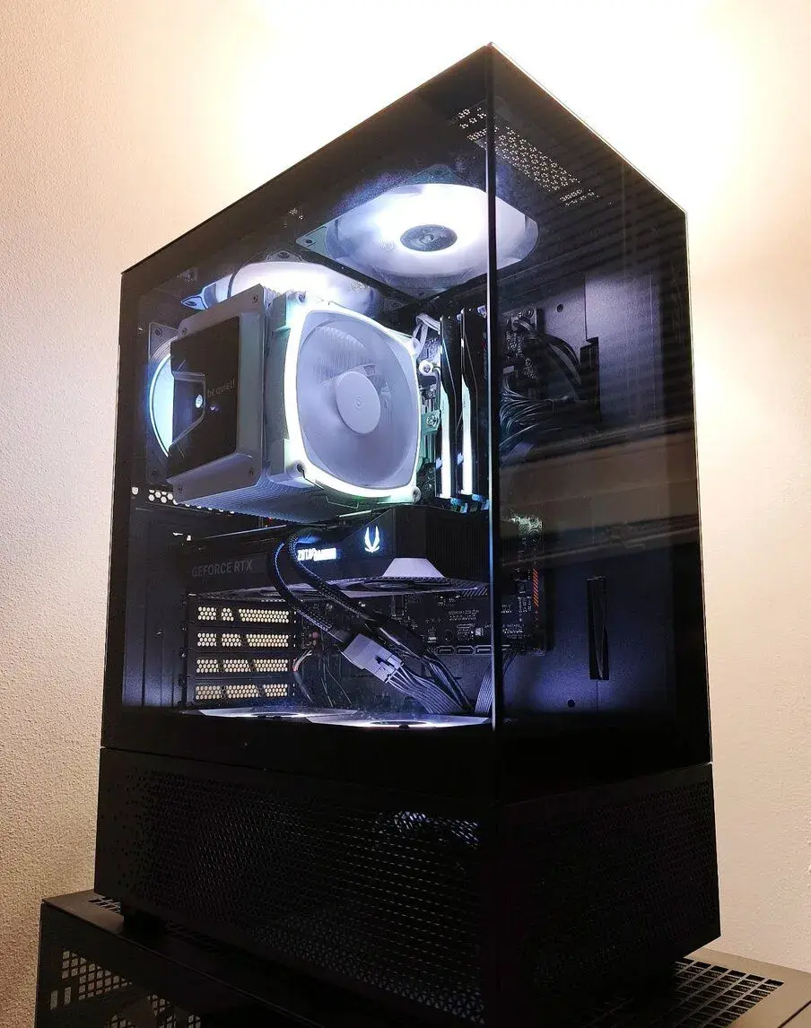 Herný PC Ryzen 9700x/Rtx 5070/32gb Ram