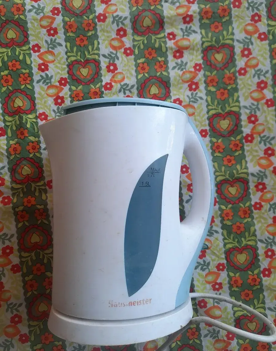 Rychlovarnu kanvicu Hausmeister HM 6412S
