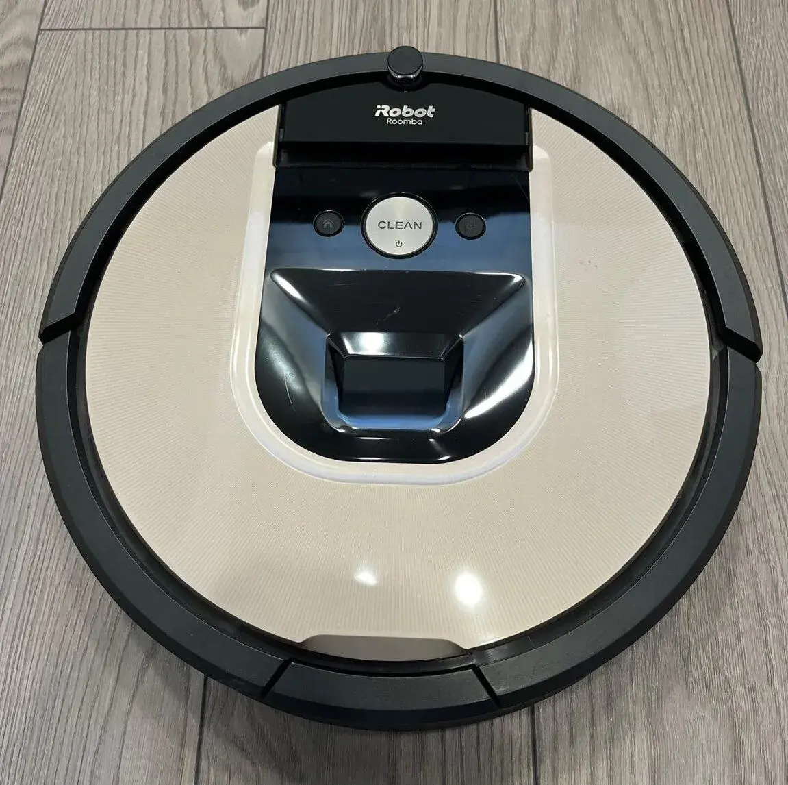 Nefunkcny iRobot Roomba 966 na nahradne diely