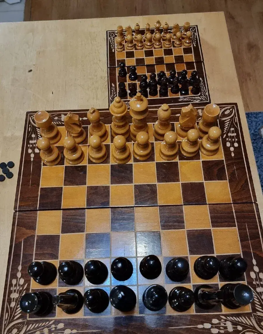 2 šachové zostavy