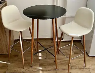 Kuchynský stôl a stoličky