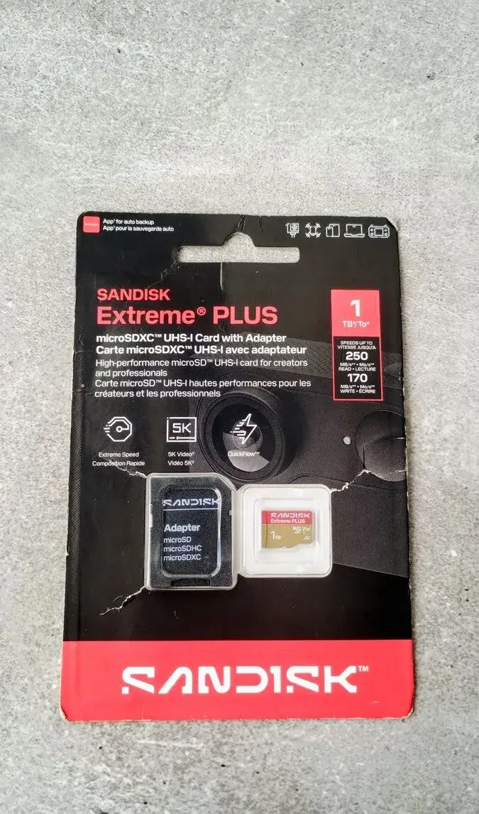 Novú zabalenú pamäťovú SD kartu 1TB 180€