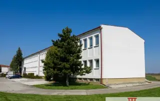 Na prenájom ubytovňa s garážami a skladovacími kobkami Šopor