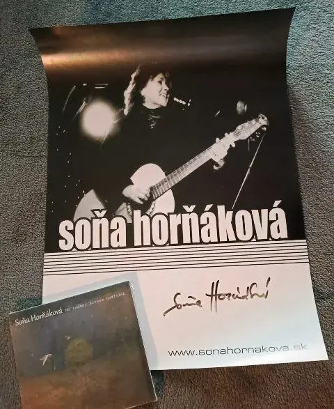 SOŇA HORŇÁKOVÁ – NA ZADNEJ STRANE HODINIEK + plagát