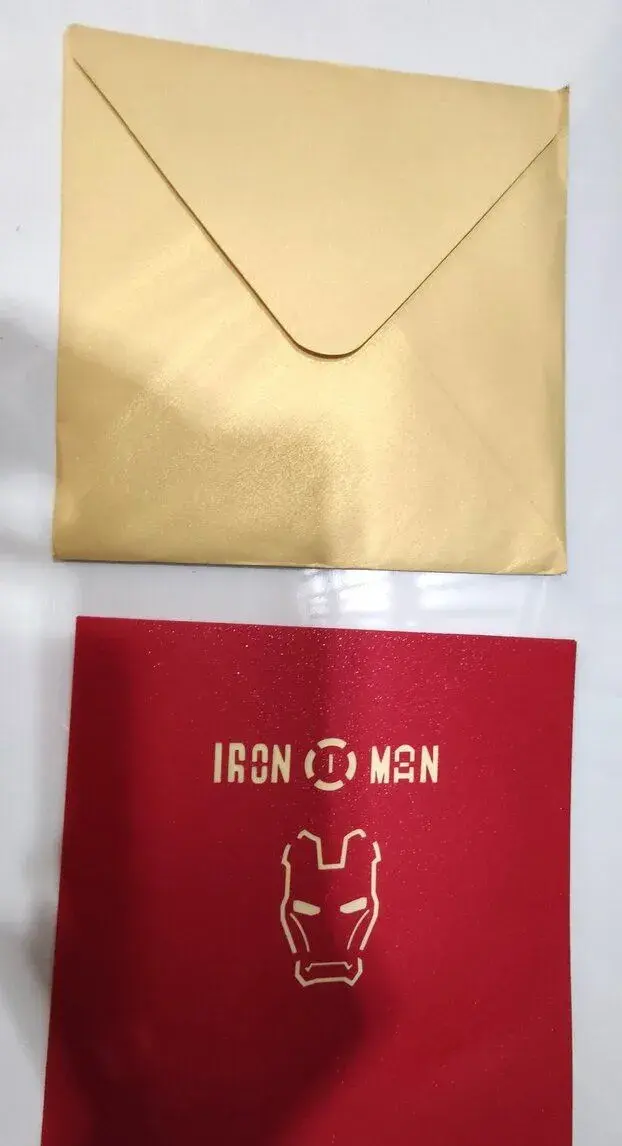 Iron Man 3D pop-up pohľadnica + zlatá obálka