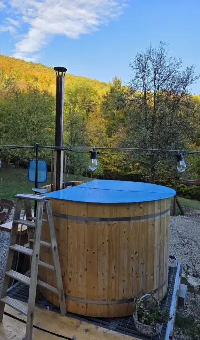 Drevená kúpacia kaďa – komplet set s pieckou a filtráciou