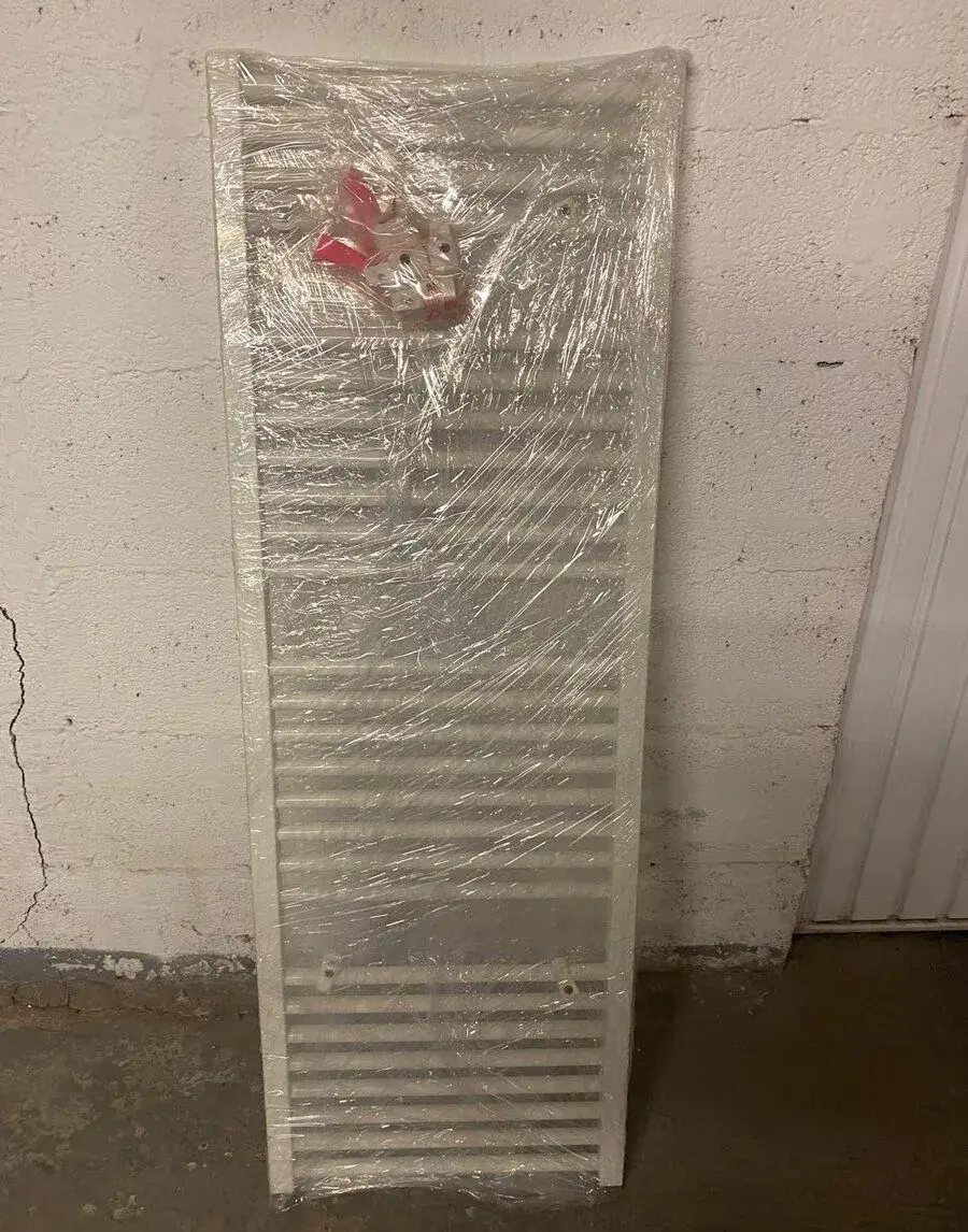 Kupelnovy radiator 132x45 cm, biely.