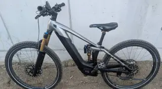 Celoodpruzeny Carbon Elektrobicykel pneu 27,5 ram XS