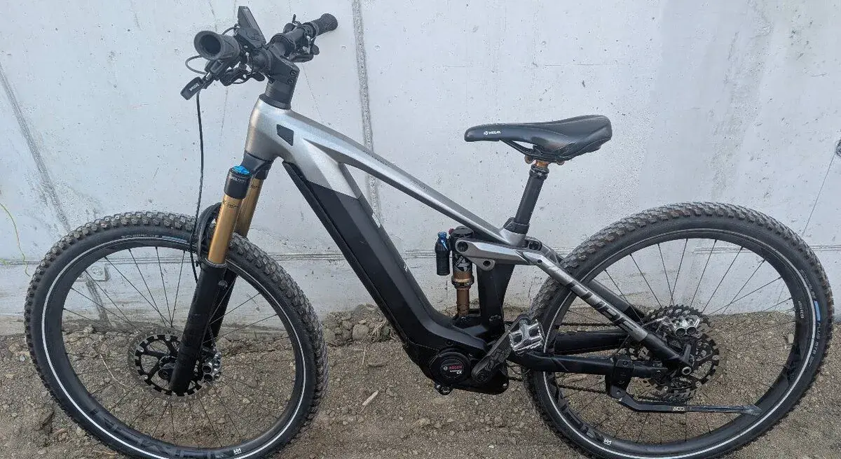 Celoodpruzeny Carbon Elektrobicykel pneu 27,5 ram XS
