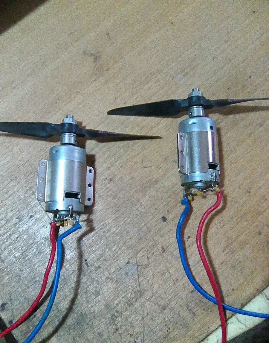 Modelárský motor + vrtula.
