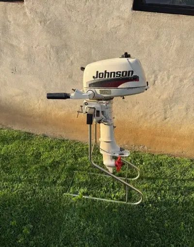 LODNÝ MOTOR JOHNSON 5 2T - po servise