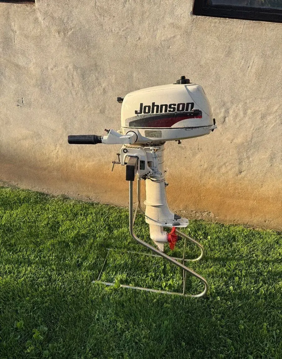 LODNÝ MOTOR JOHNSON 5 2T - po servise