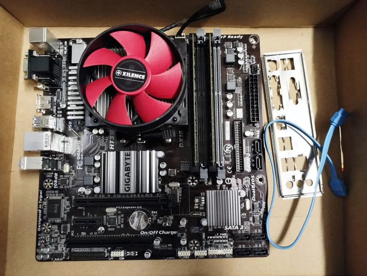 zákl. doska Gigabyte GA-78LMT-USB3 + AMD FX-4300 + 8GB DDR3