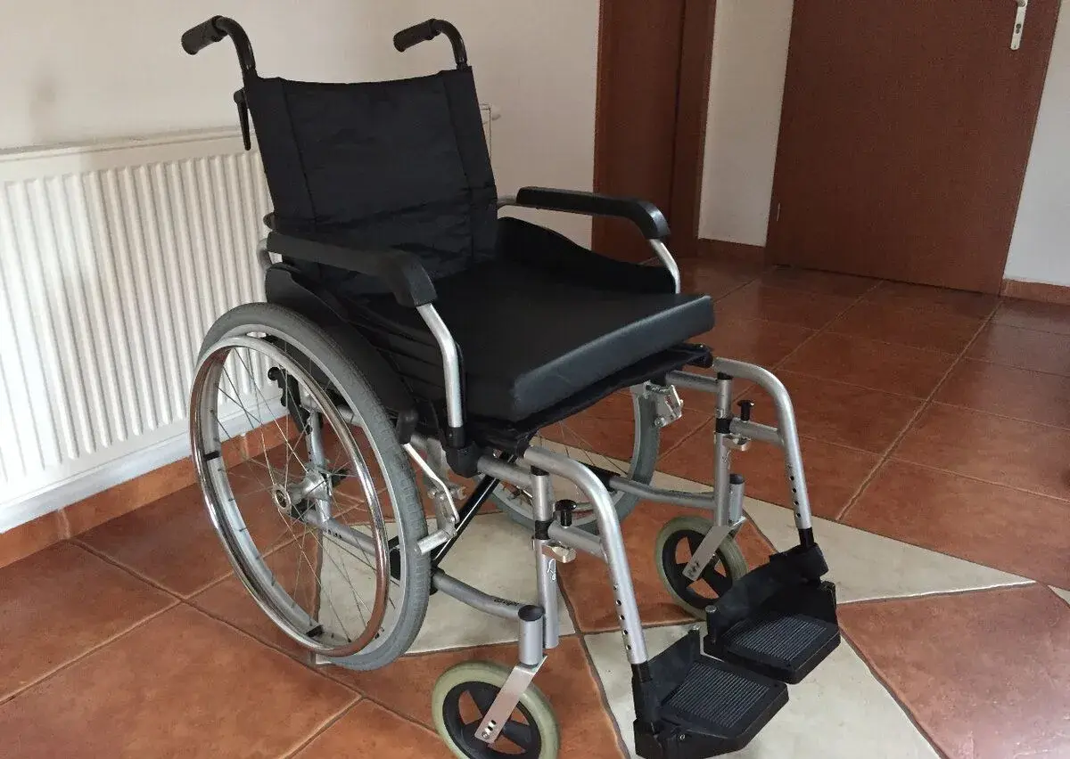 Invalidný vozík mechanický odľahčený