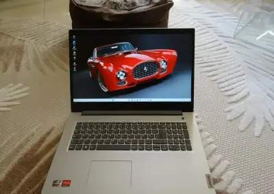 17" Lenovo / Ryzen 5/12GB RAM/ 512GB SSD/ Vega 8 Grafika