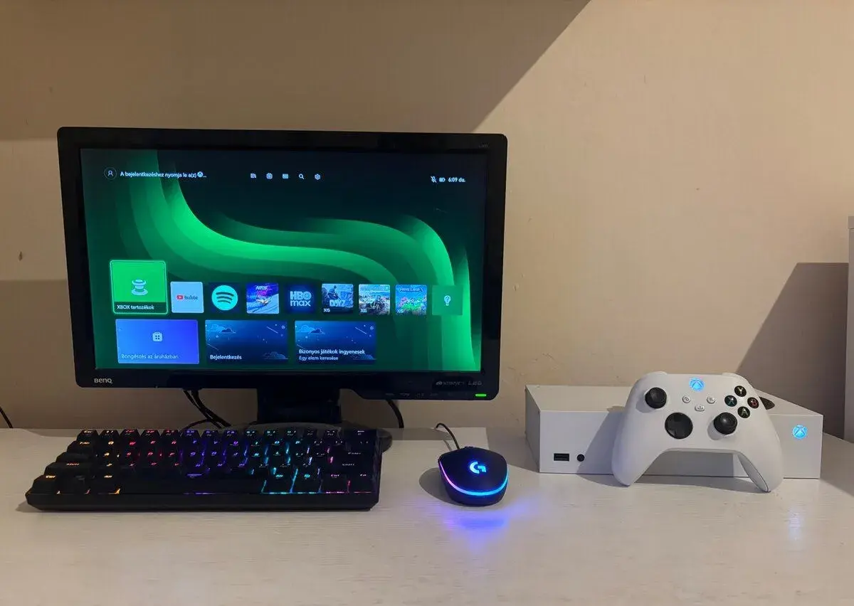 Xbox Series S 512GB + ovládač + Monitor + klávesnica a myš