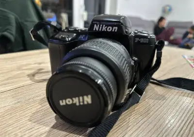 Nikon f-601 + objektiv DX 18-55mm VR