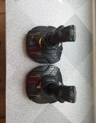 Joystick duo trustmaster t16000m