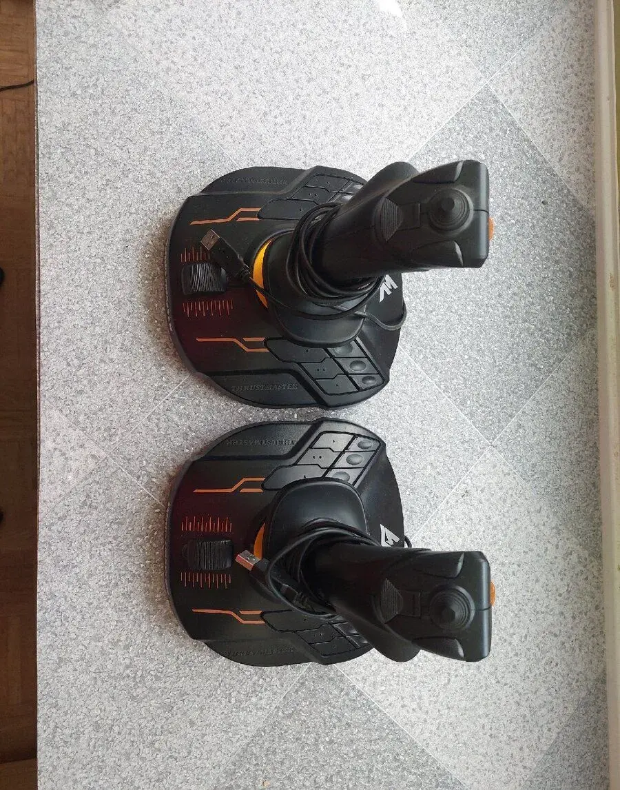 Joystick duo trustmaster t16000m
