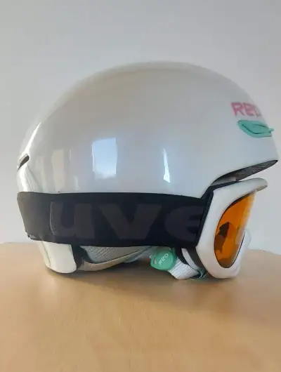 Lyžiarska / Snowboardová prilba Burton + okuliare UVEX