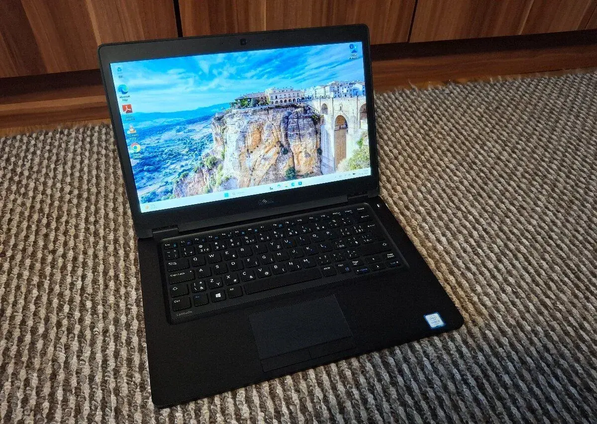 pracovný DELL LATITUDE 5480 s i5 , 16GB ram a 14"