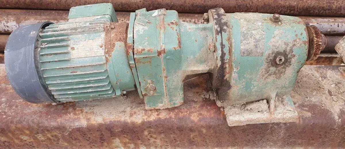 motor s prevodovkou