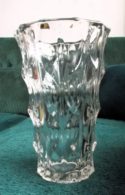 Hrubostennú vázu