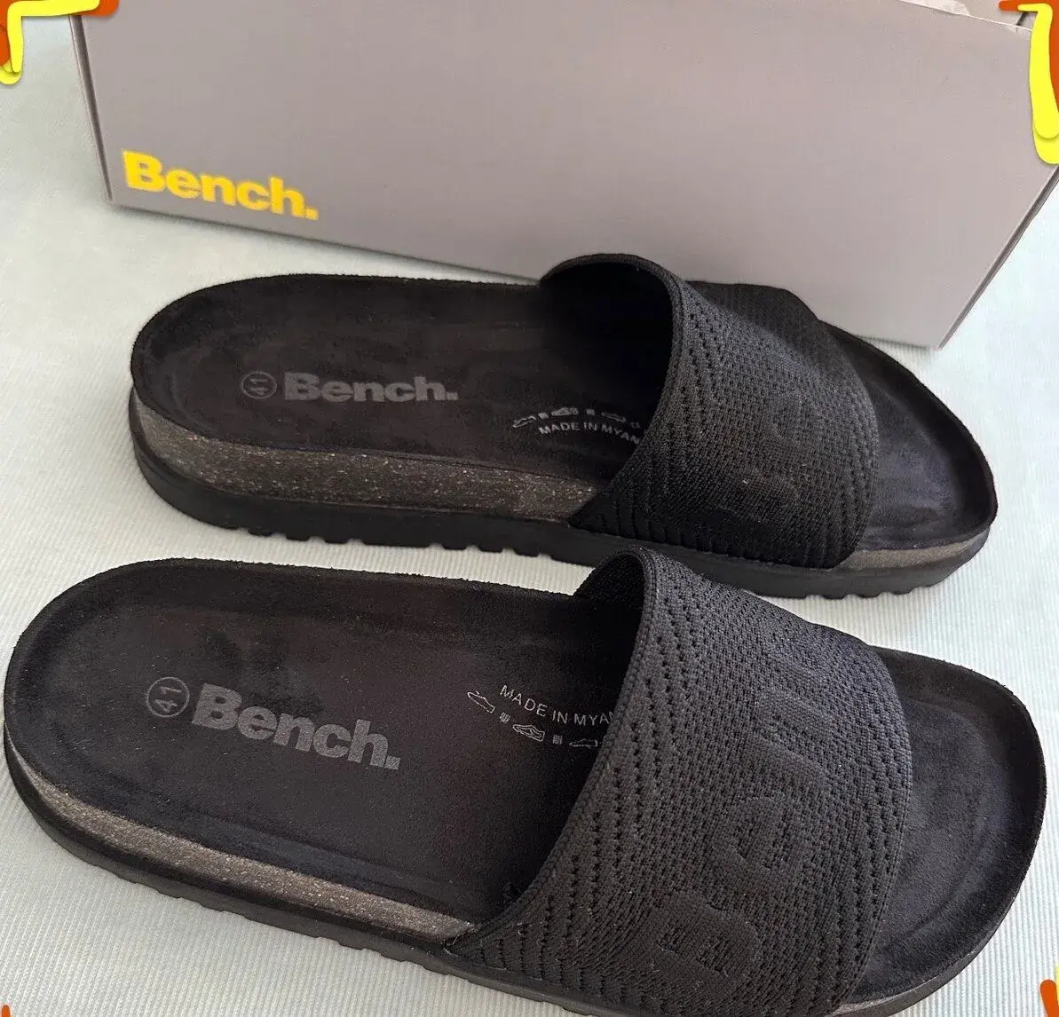 Unisex čierne NOVÉ BENCH šlapky EU41 za 21EUR