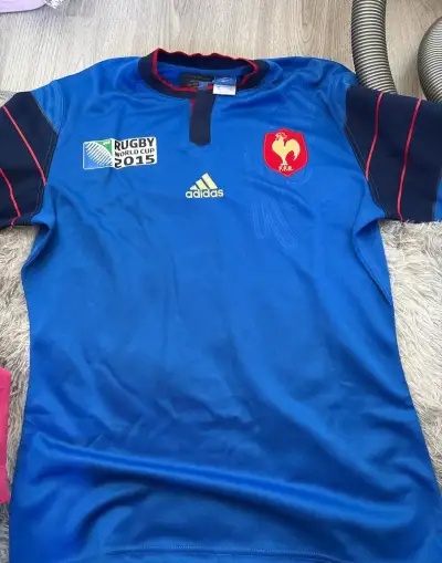 Nove tricko