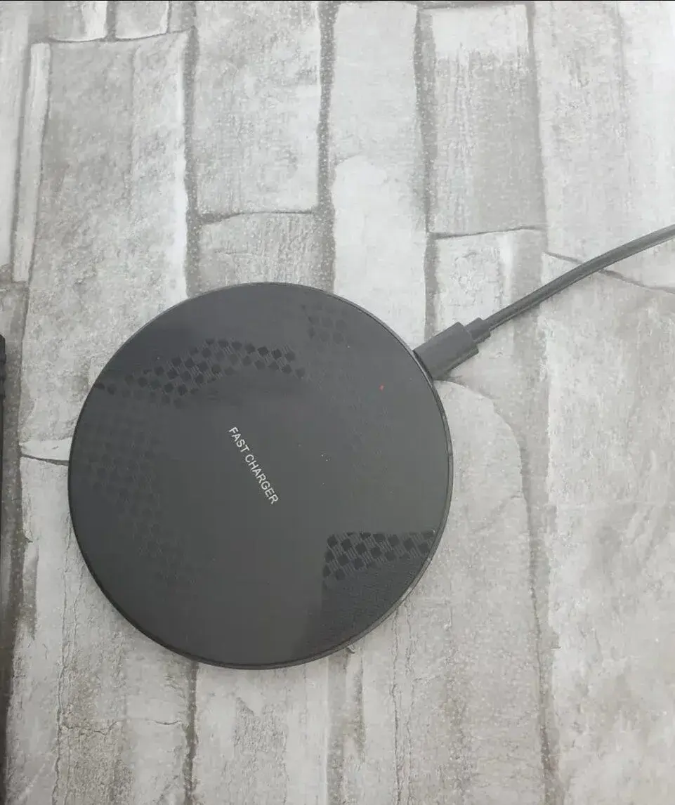 Bezdrotovu nabijacku na mobilny telefon