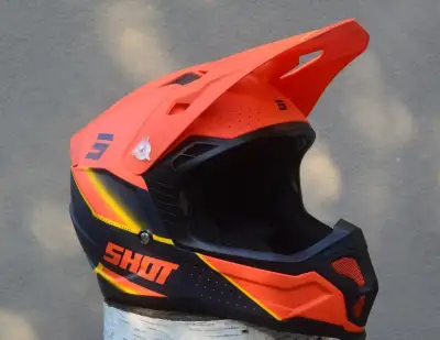 CE(06) MIPS Carbon/Kevlar prilba helma oranžová.