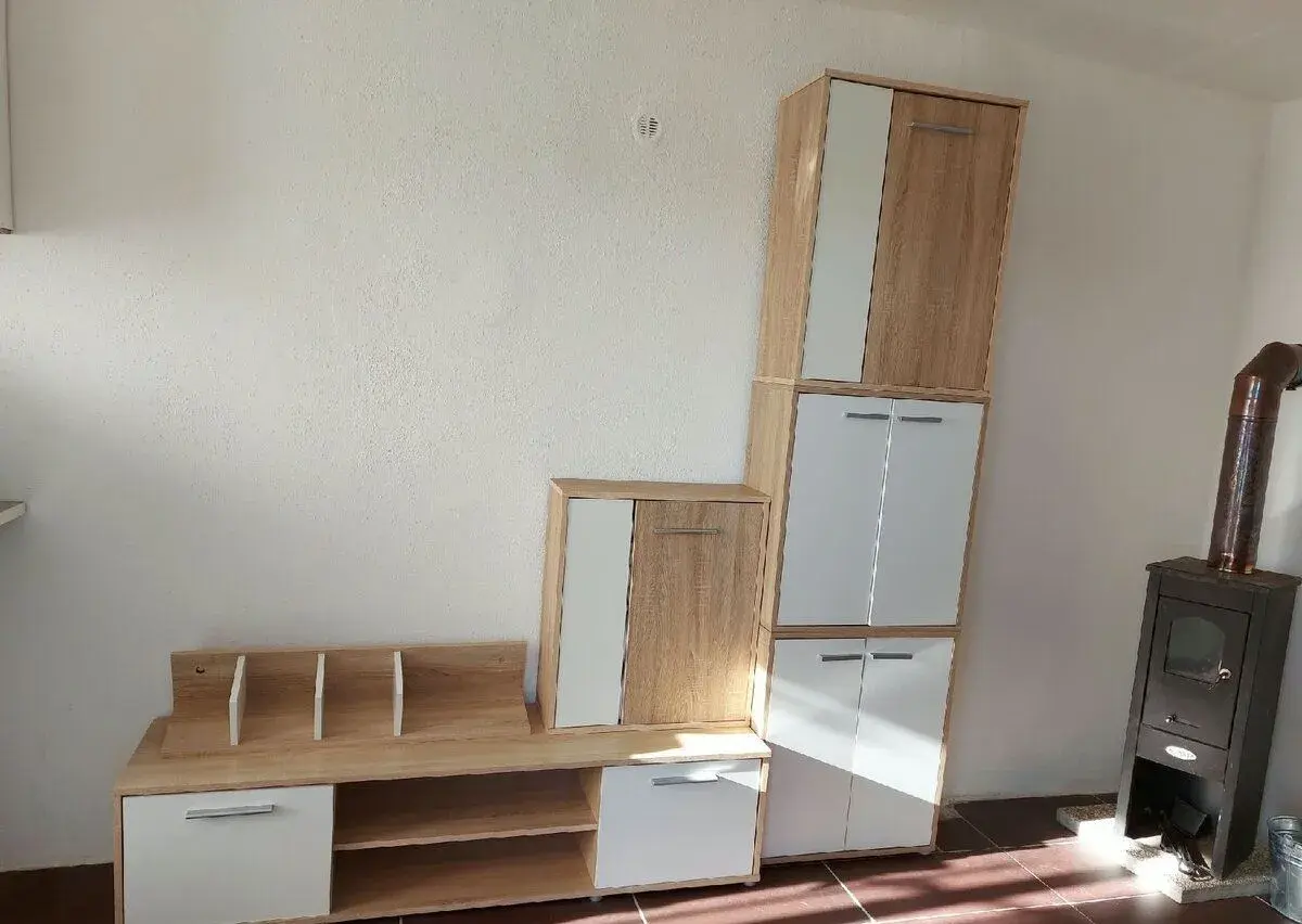 Velka obyvacia stena plus lampa