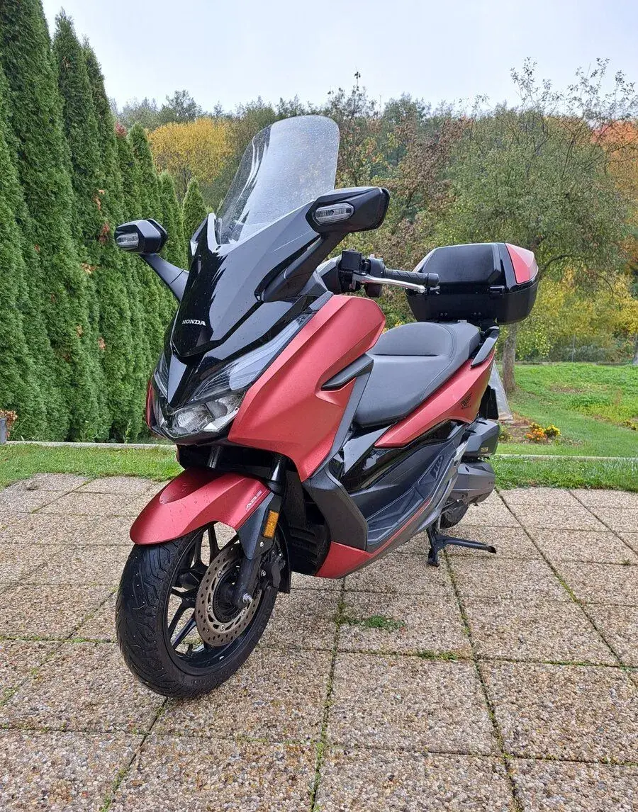 Honda forza 125