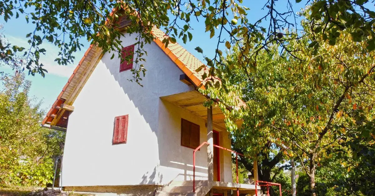 MUROVANÁ CHATA v záhradkárskej lokalite ZDOBA 3