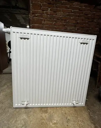 Nový radiátor 22, 90x90cm + termohlavica