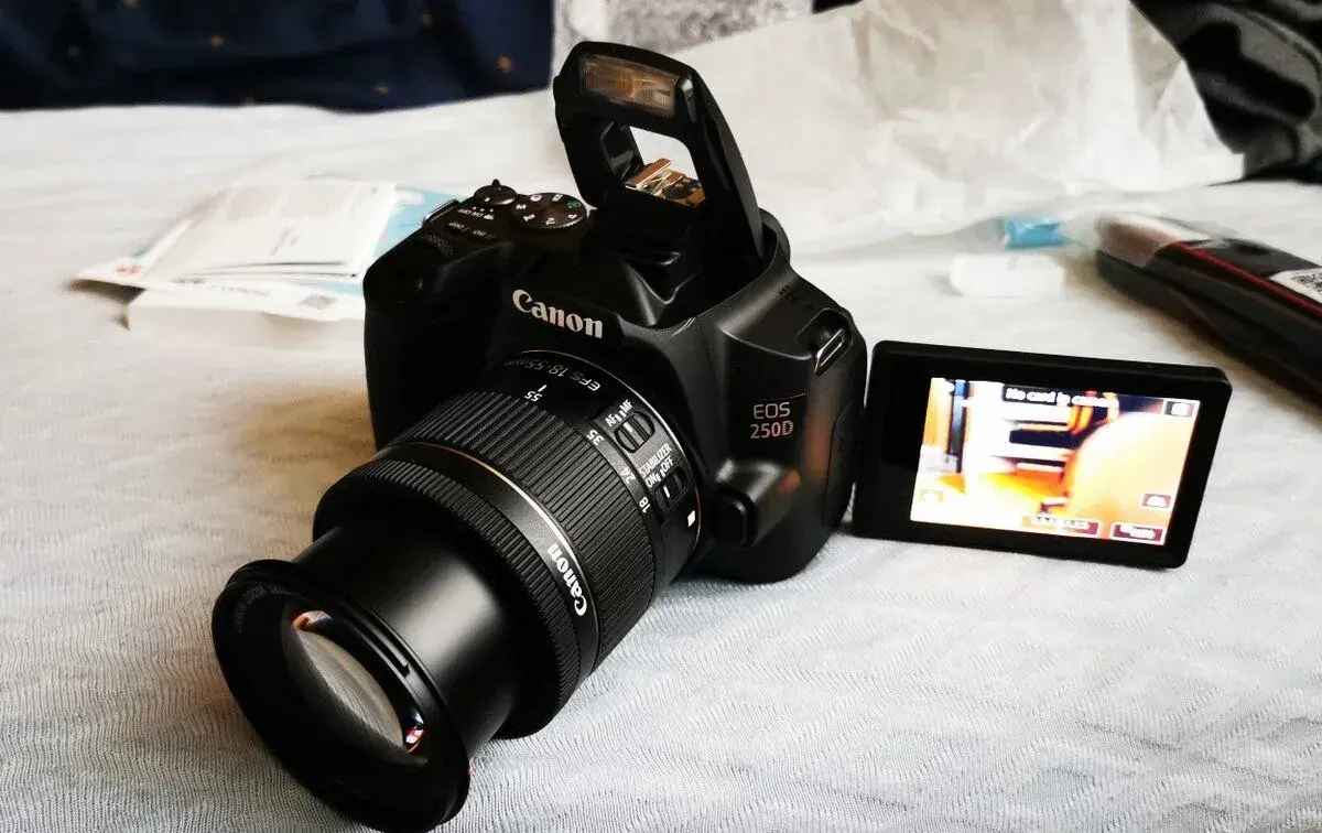 Canon EOS 250D