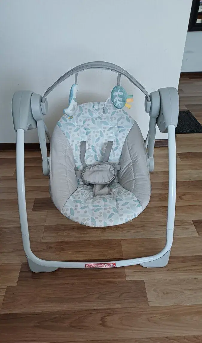 INGENUITY Hojdačka konvertibilná cestovná s melódiou Endless