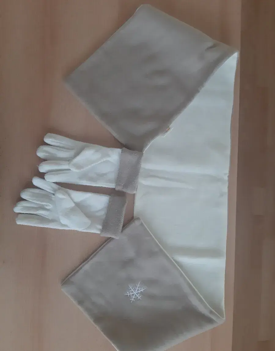 Dievčenský šál s rukavicami