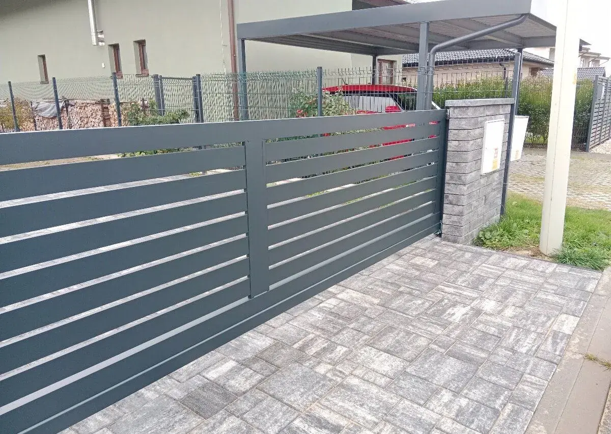 POSUVNÁ BRÁNA - hliníková s pohonom