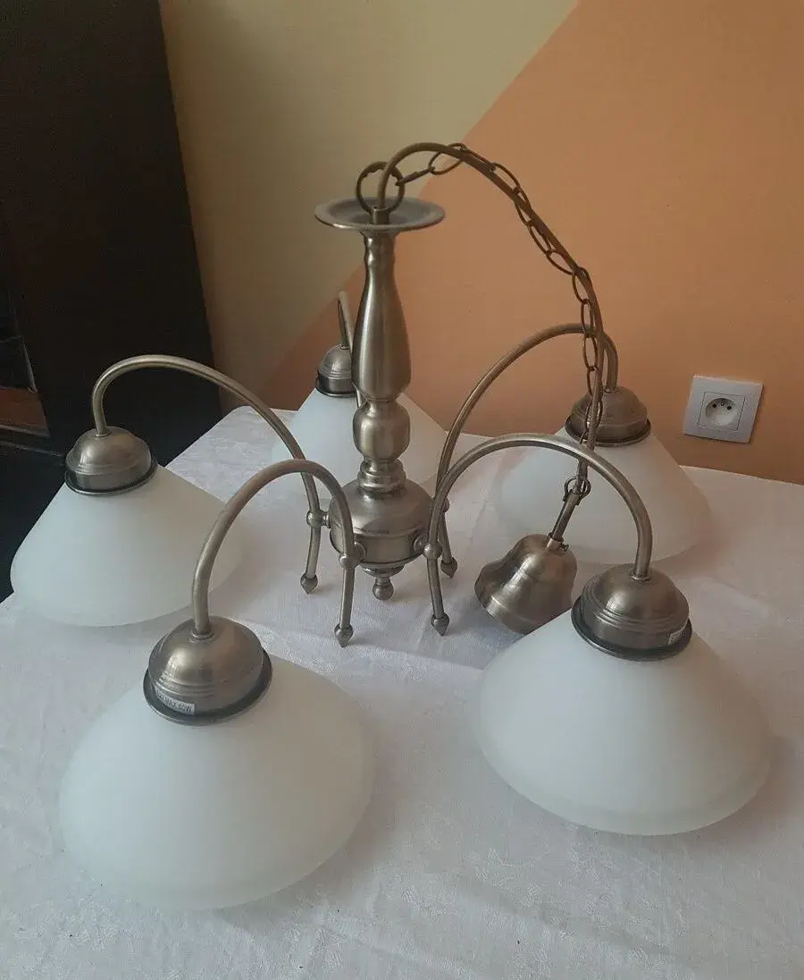 Luster na zavesenie