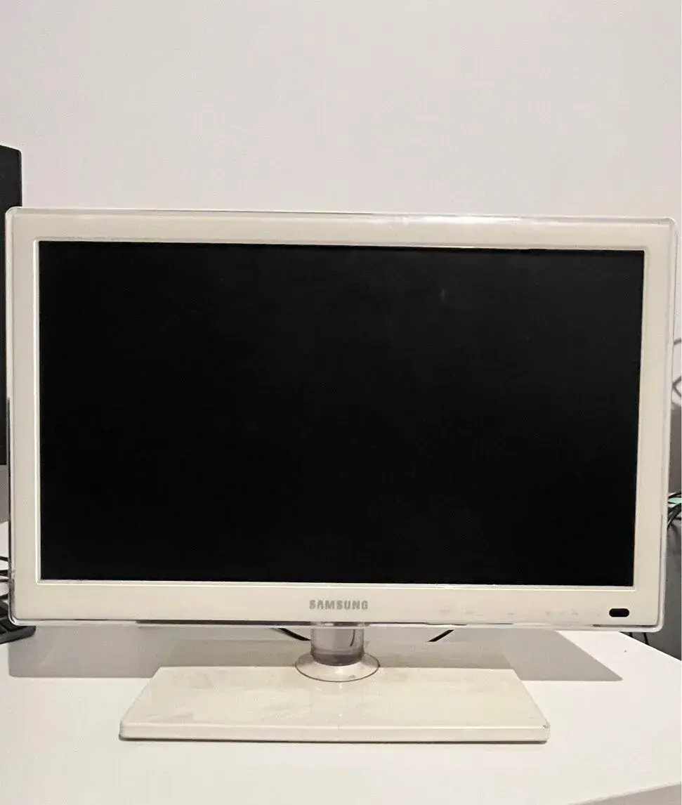 Samsung LED TV 19” (47 cm) – biely, plne funkčný + ovládač